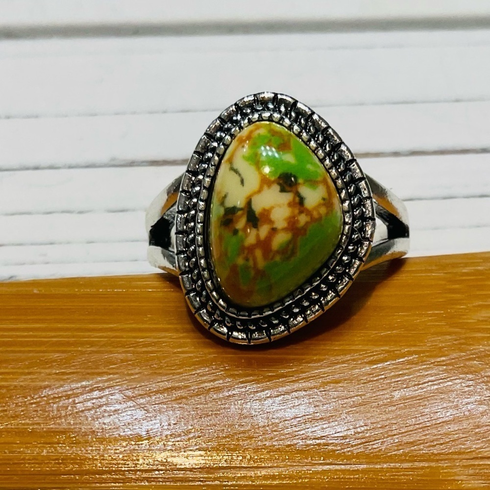 Woman's Handmade Vintage Boho Green Gemstone Unique Silver Tone Ring Size 8
